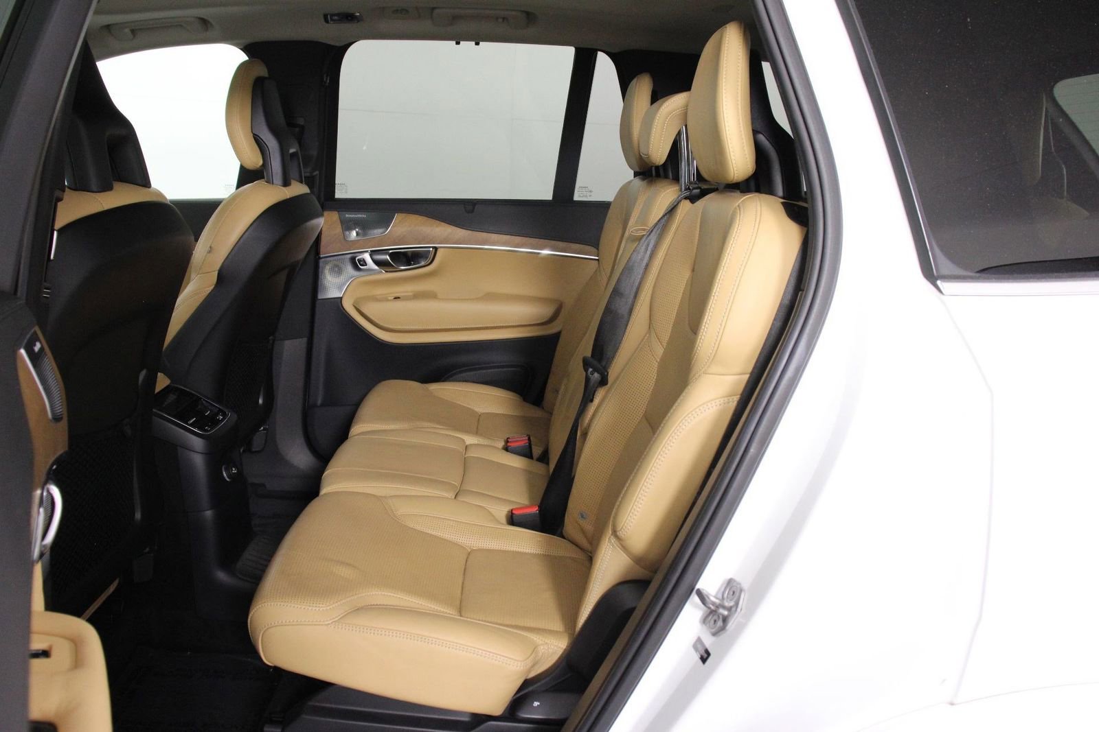 Used 2016 Volvo XC90 T8 Inscription w/ Vision Package AWD/4WD image 32