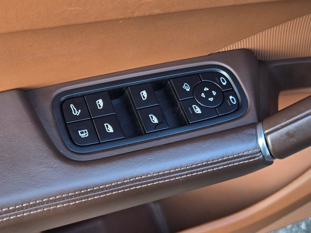 Used 2023 Porsche Cayenne Platinum Edition w/ Premium Package Plus (PIA) AWD/4WD image 15