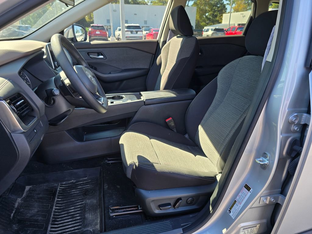 Used 2023 Nissan Rogue SV image 30