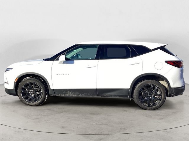 Used 2024 Chevrolet Blazer LT image 2