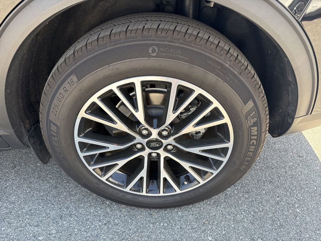 Used 2024 Ford Escape SE w/ PHEV Premium Package image 7