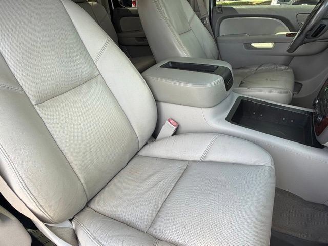 Used 2014 Chevrolet Silverado 2500 LTZ w/ LTZ Plus Package AWD/4WD image 19