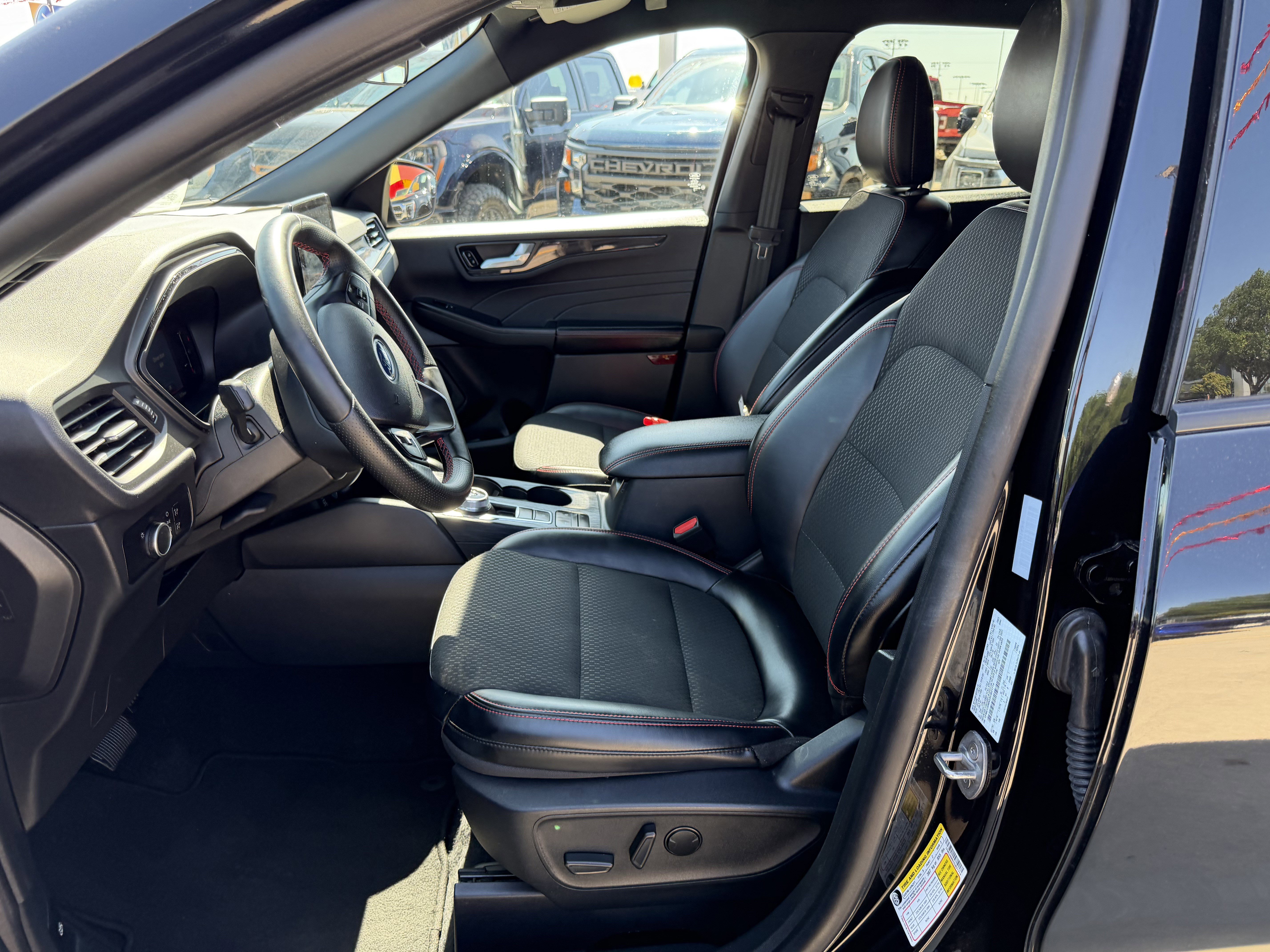 Certified 2025 Ford Escape ST-Line AWD/4WD image 16