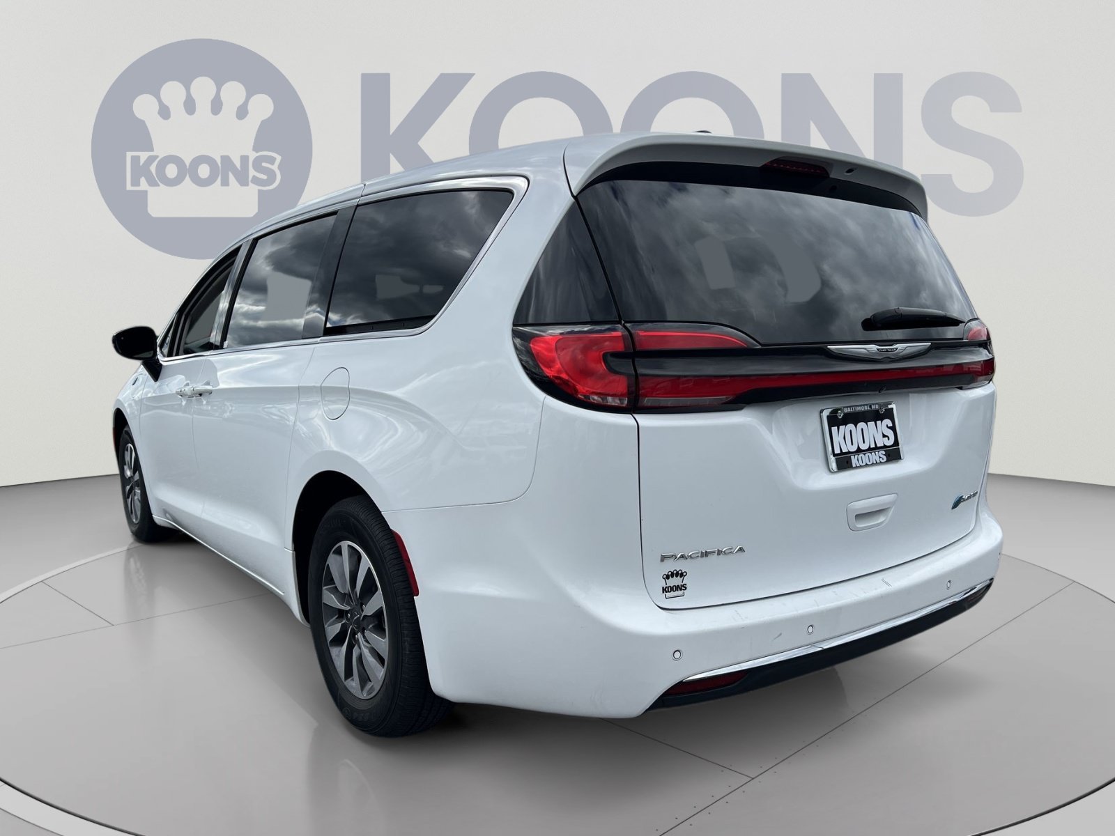 Used 2024 Chrysler Pacifica Limited FWD image 4