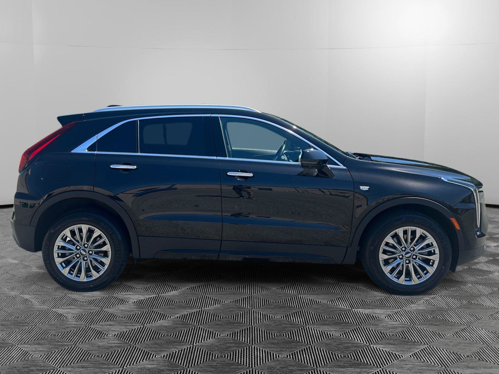 Used 2025 Cadillac XT4 Premium Luxury AWD/4WD image 6