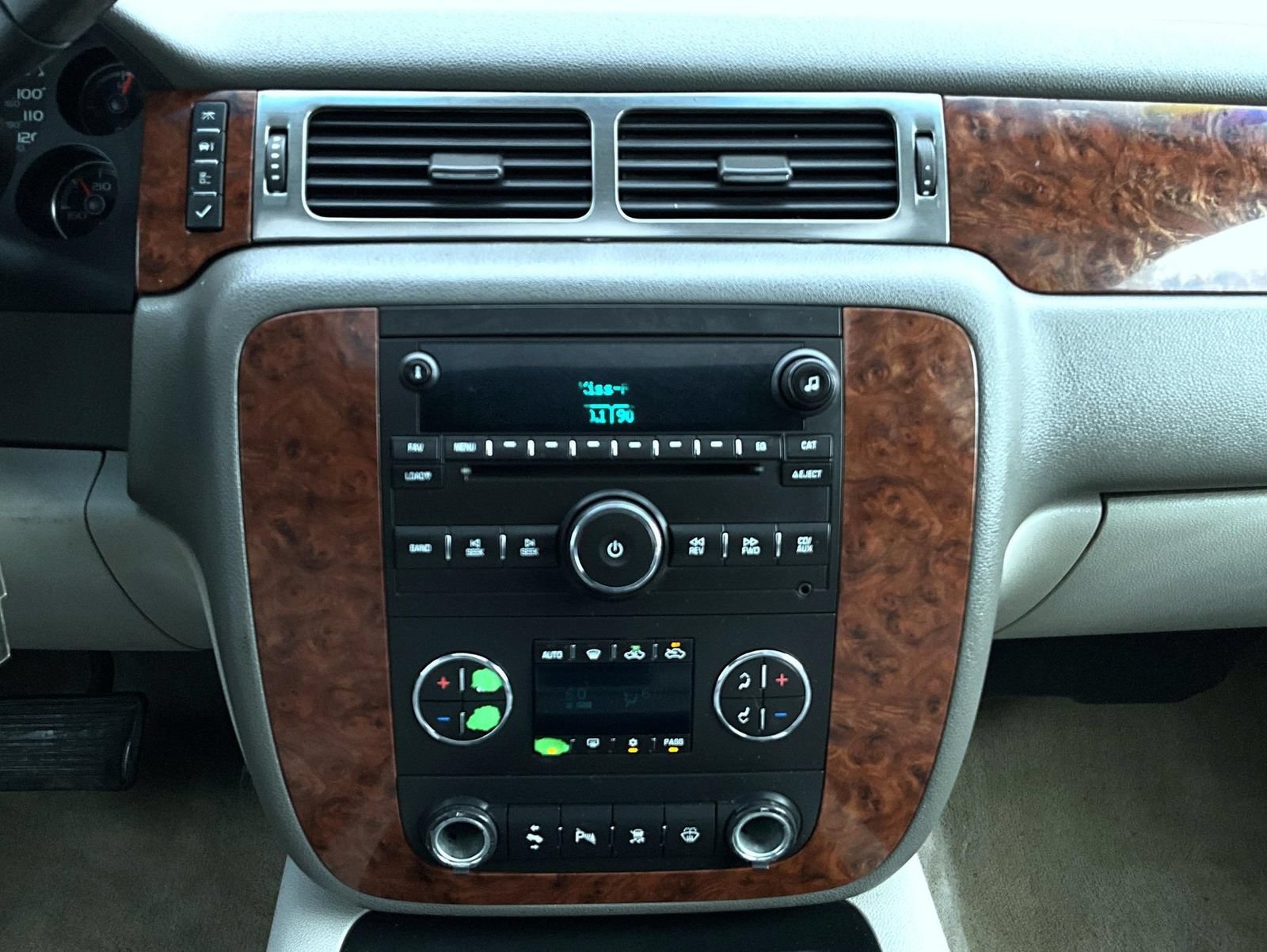 Used 2007 Chevrolet Avalanche LT w/ LT Preferred Equipment Group AWD/4WD image 14