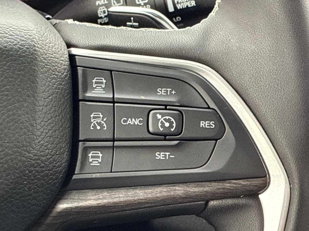 Certified 2025 Jeep Grand Cherokee Limited AWD/4WD image 26
