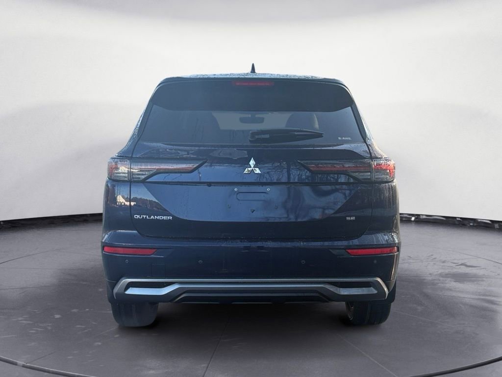 New 2026 Mitsubishi Outlander SE image 4