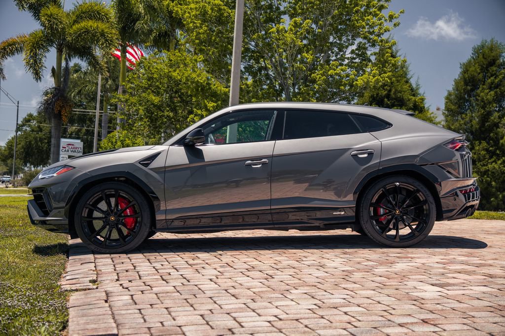 Used 2023 Lamborghini Urus S AWD/4WD image 2