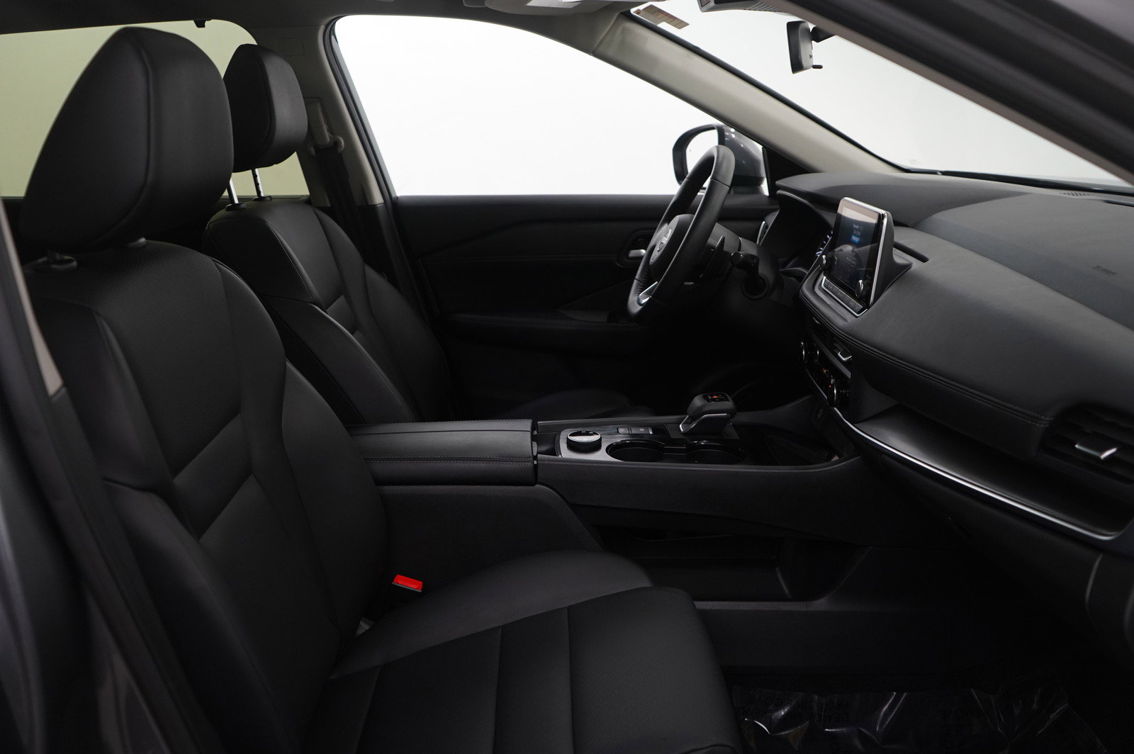 Used 2024 Nissan Rogue SV w/ SV Premium Package image 11