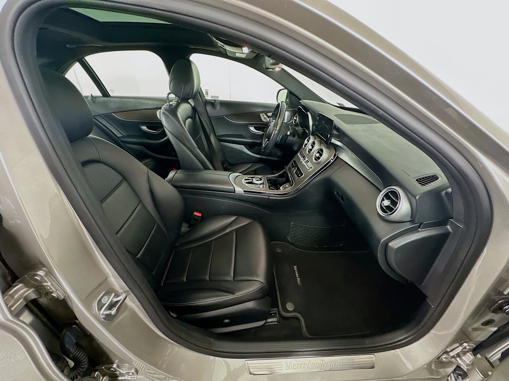 Used 2019 Mercedes-Benz C 300 4MATIC Sedan image 31