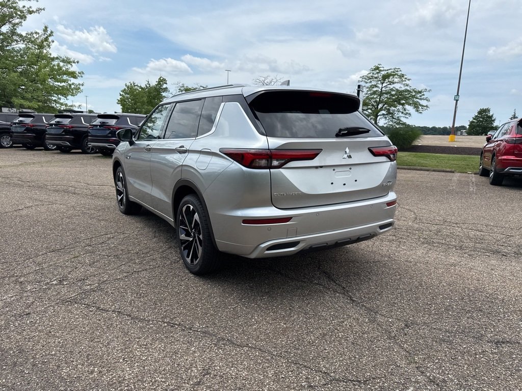 New 2025 Mitsubishi Outlander SEL image 9