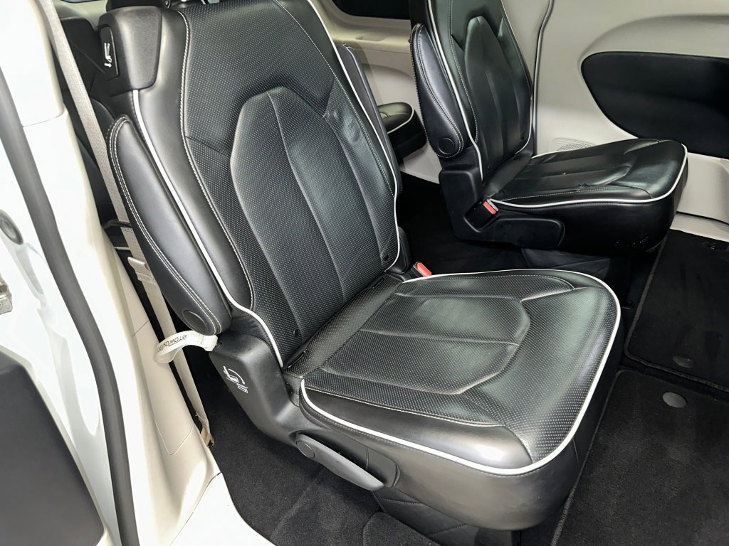 Used 2023 Chrysler Pacifica Limited image 29