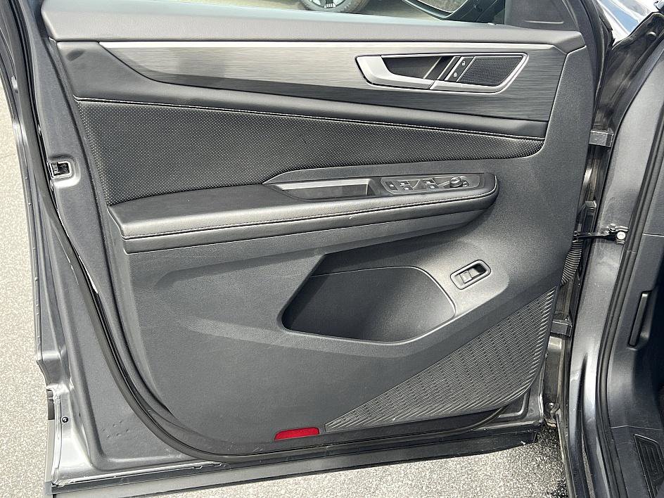 Used 2024 Volkswagen Atlas Cross Sport SE image 18