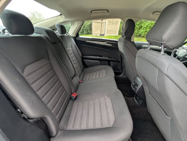 Used 2020 Ford Fusion SE FWD image 28