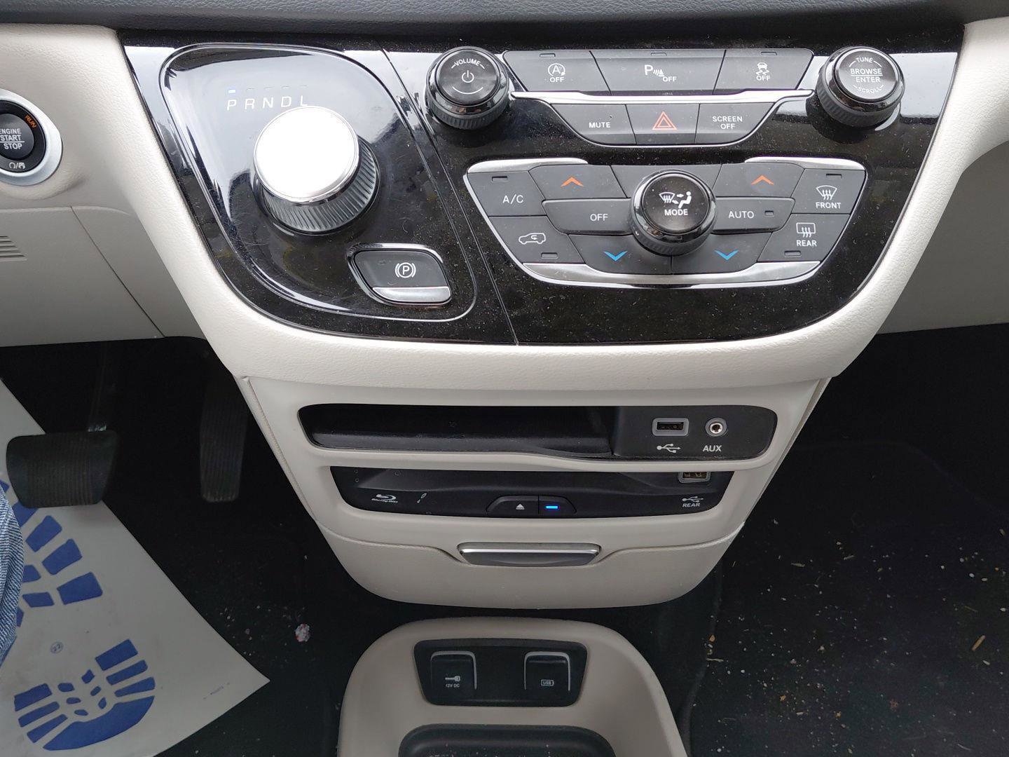 Used 2019 Chrysler Pacifica Touring-L Plus w/ Tire & Wheel Group FWD image 30