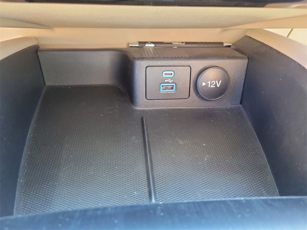 Used 2022 Ford Escape Titanium image 27