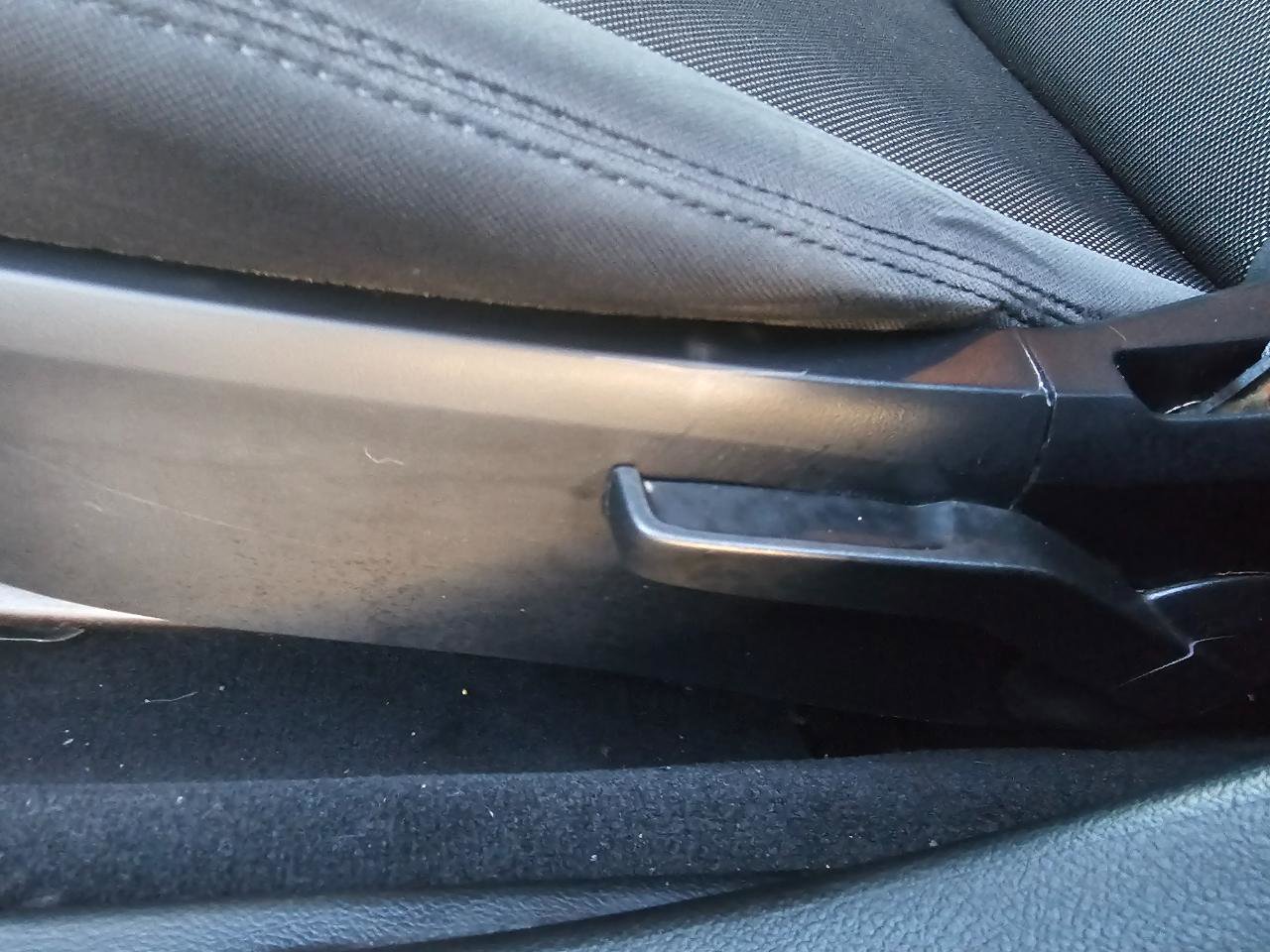 Used 2013 Dodge Avenger SE image 30