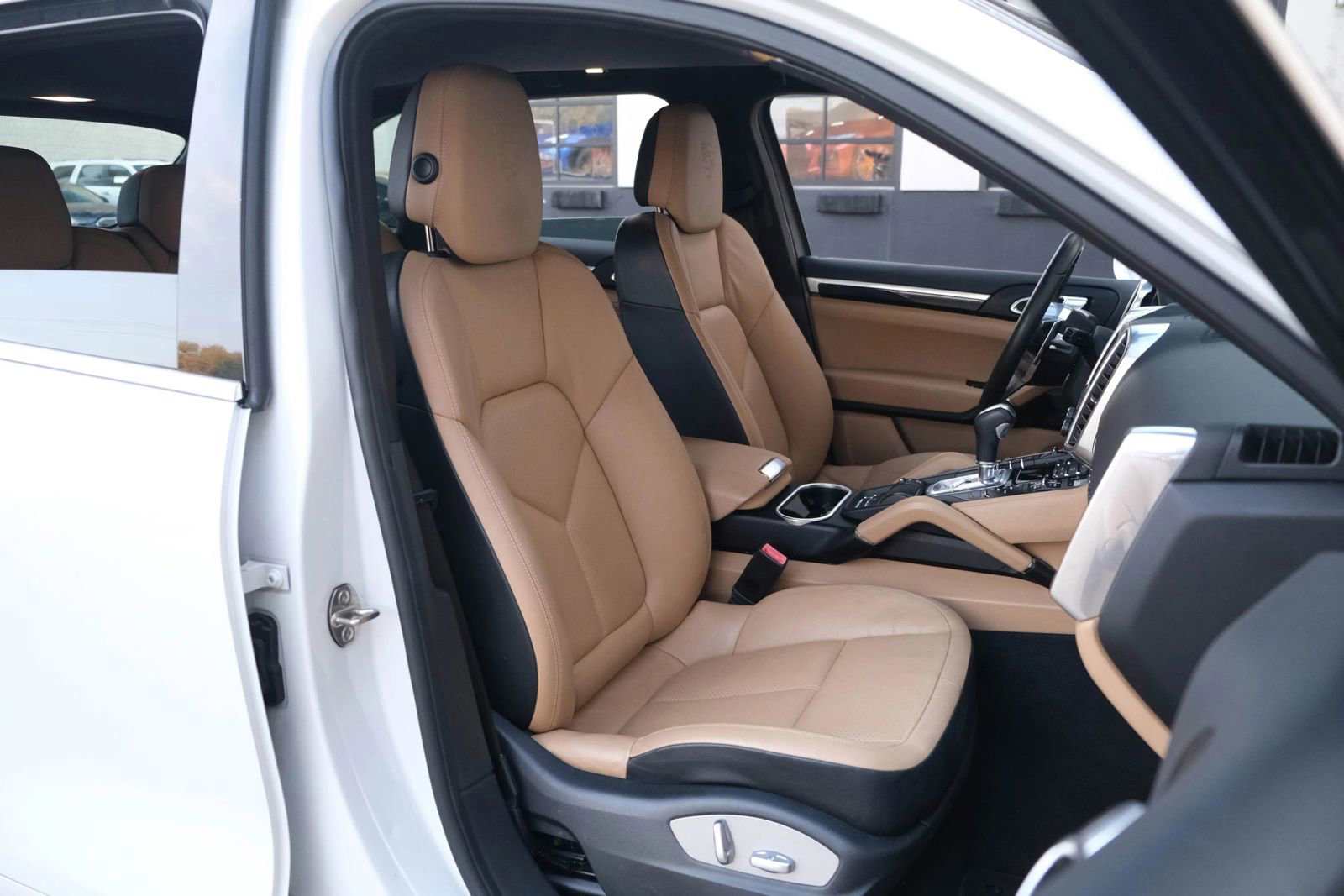 Used 2016 Porsche Cayenne Sport Utility 4D image 34