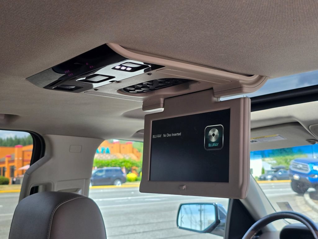 Used 2017 Chevrolet Suburban Premier AWD/4WD image 14