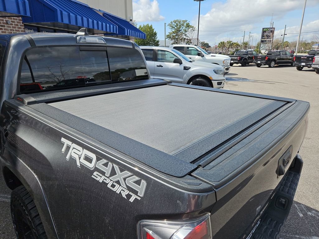 Used 2020 Toyota Tacoma TRD Sport w/ TRD Premium Sport Package AWD/4WD image 31