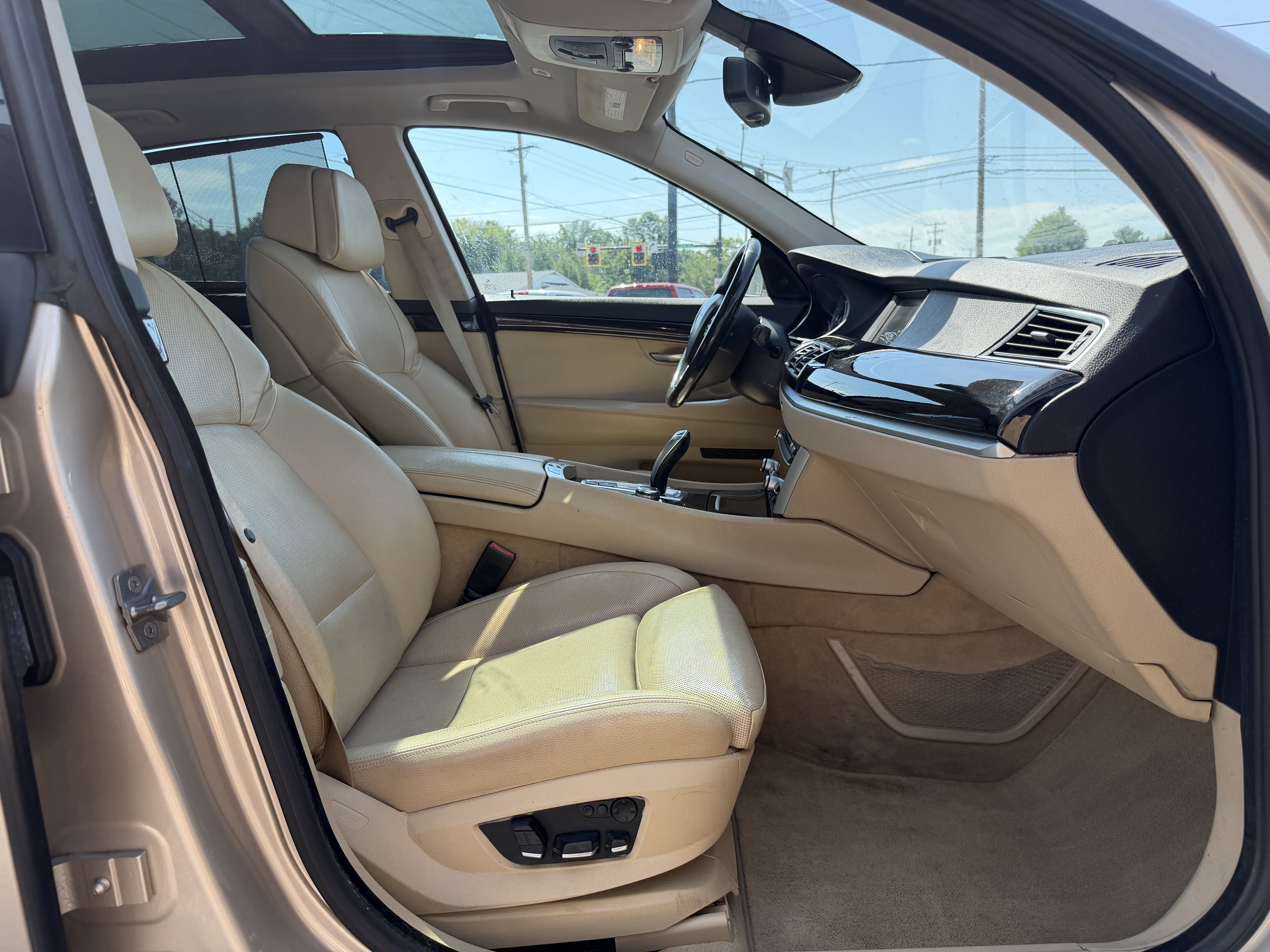 Used 2012 BMW 550i Gran Turismo xDrive w/ Driver Assistance Pkg AWD/4WD image 12