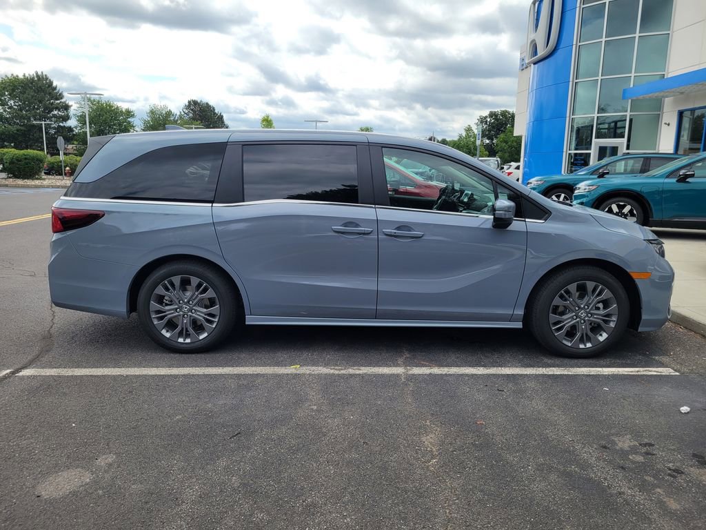 New 2026 Honda Odyssey Touring image 2