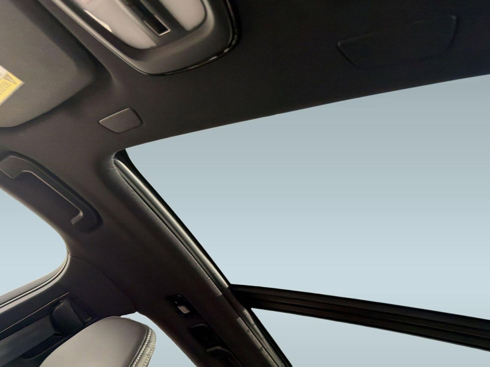 Certified 2024 Volvo XC60 T8 Ultimate w/ Protection Package Premier image 16