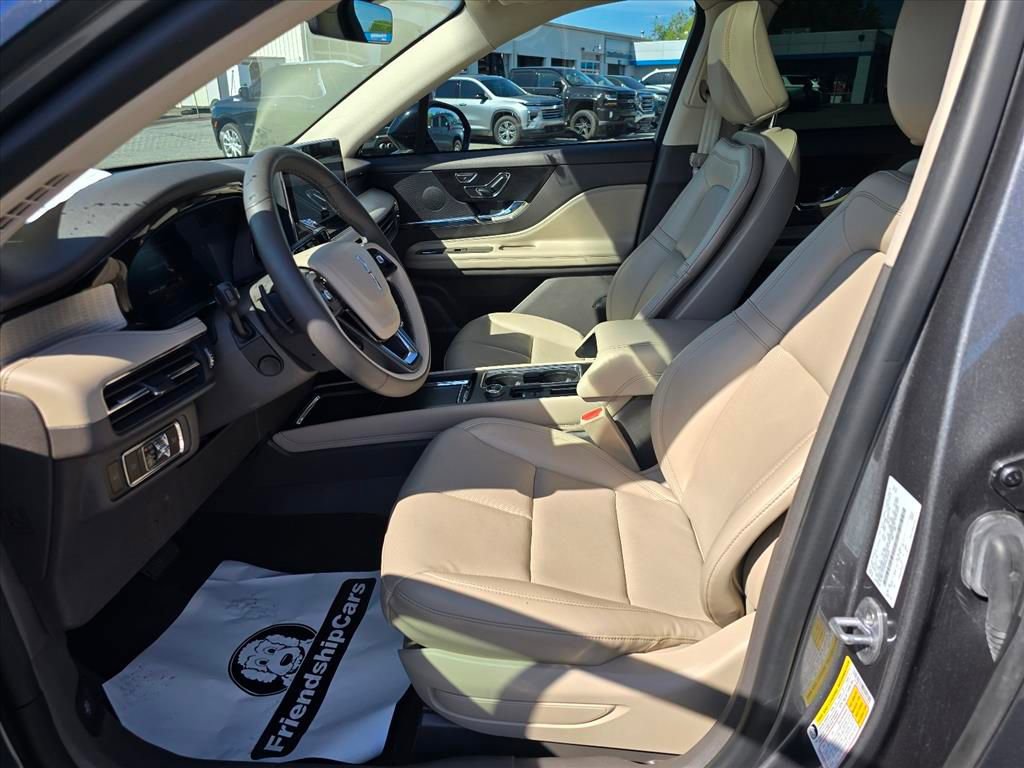 Used 2023 Lincoln Corsair FWD w/ Equipment Group 101A image 12