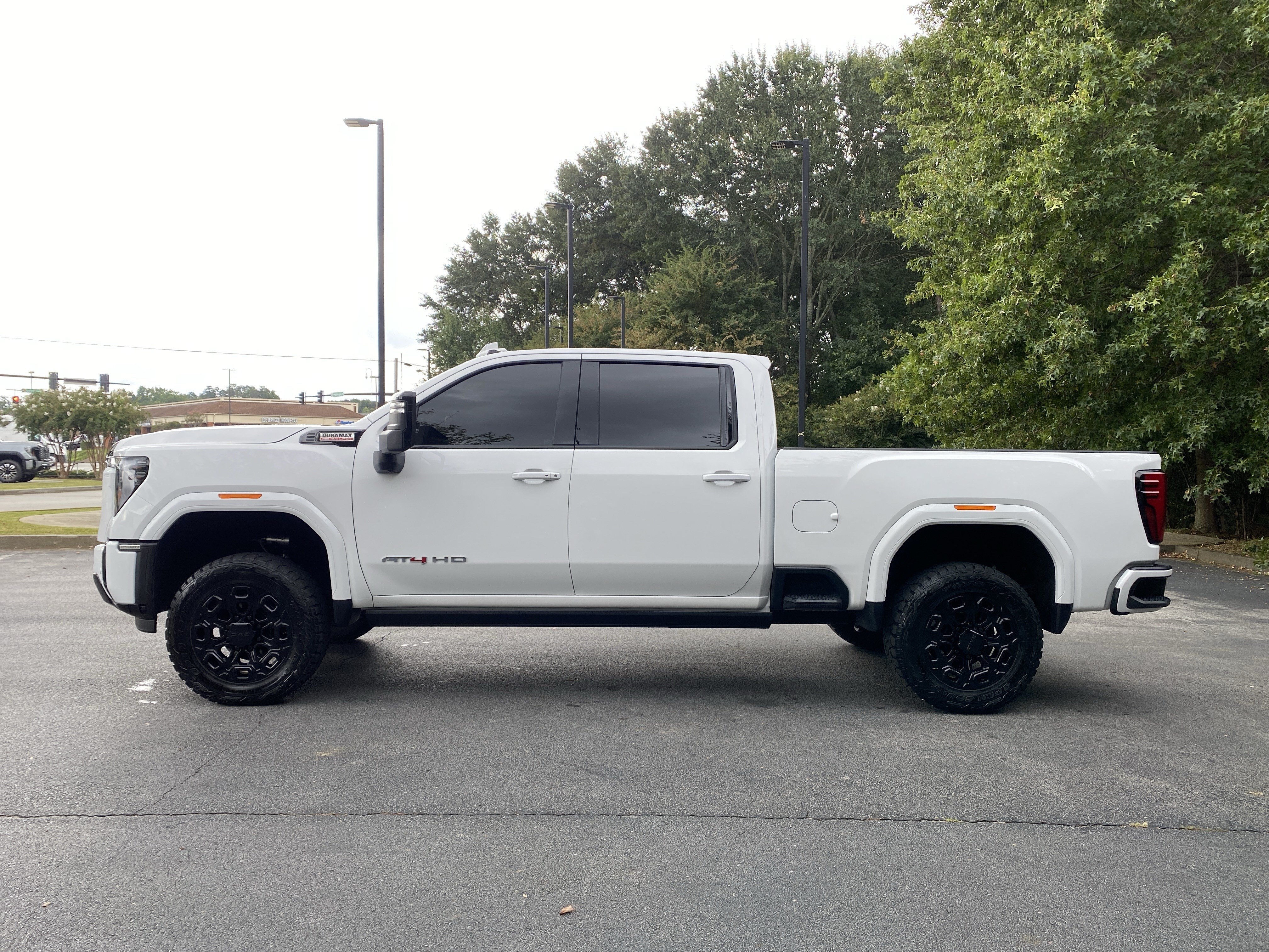 Used 2025 GMC Sierra 2500 AT4 w/ AT4 Premium Plus Package AWD/4WD image 6