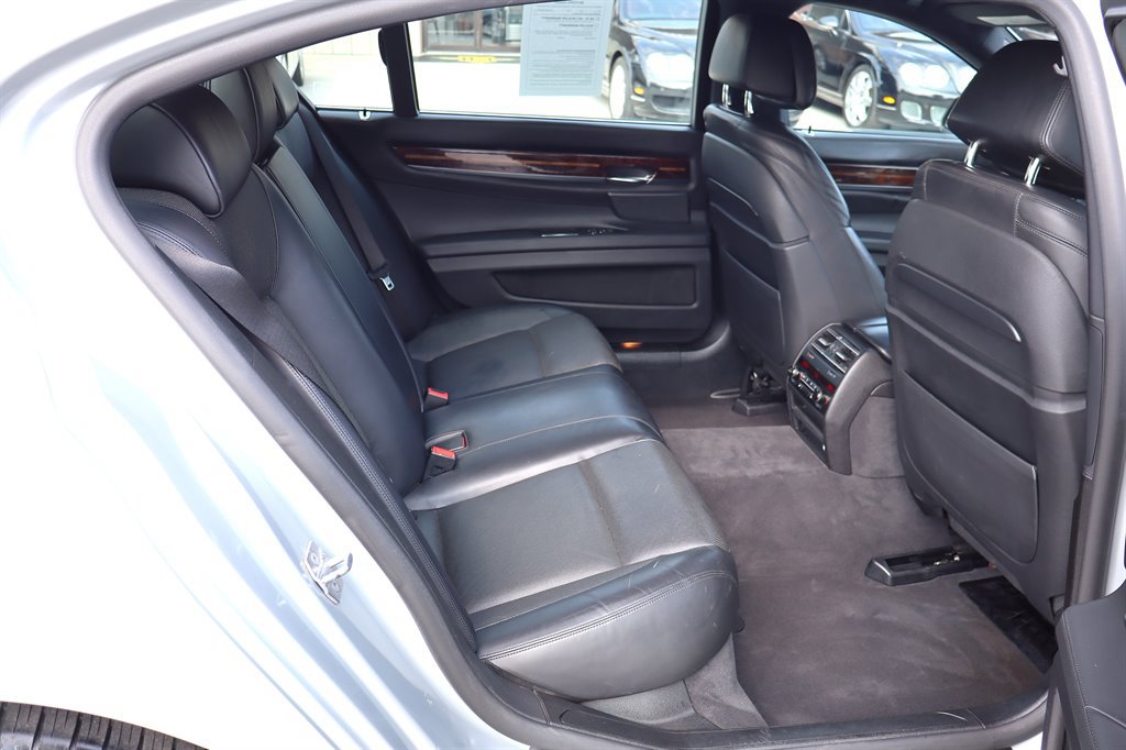 Used 2014 BMW 750Li xDrive AWD/4WD image 18
