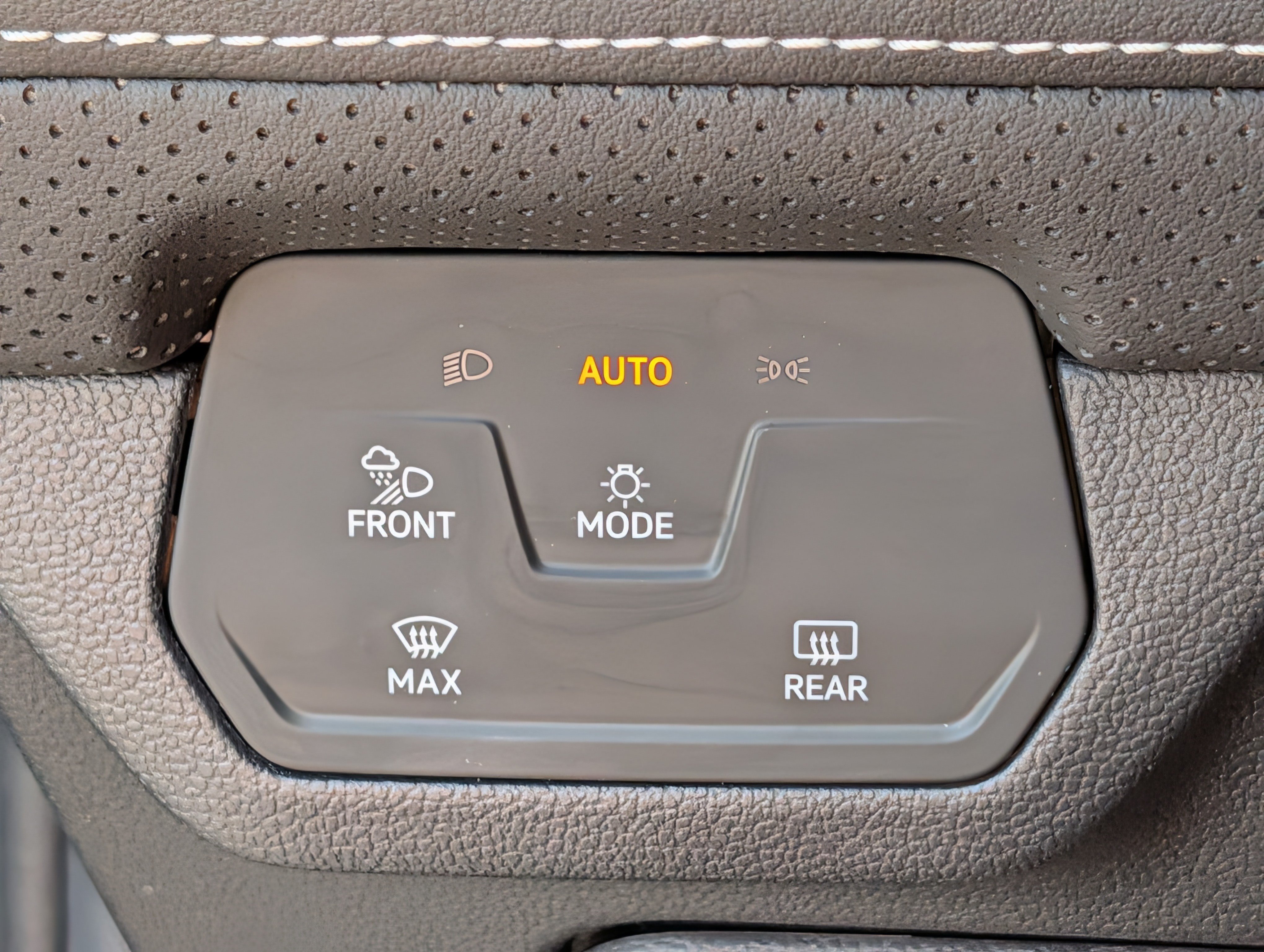 Certified 2025 Volkswagen Atlas SEL Premium R-Line AWD/4WD image 27