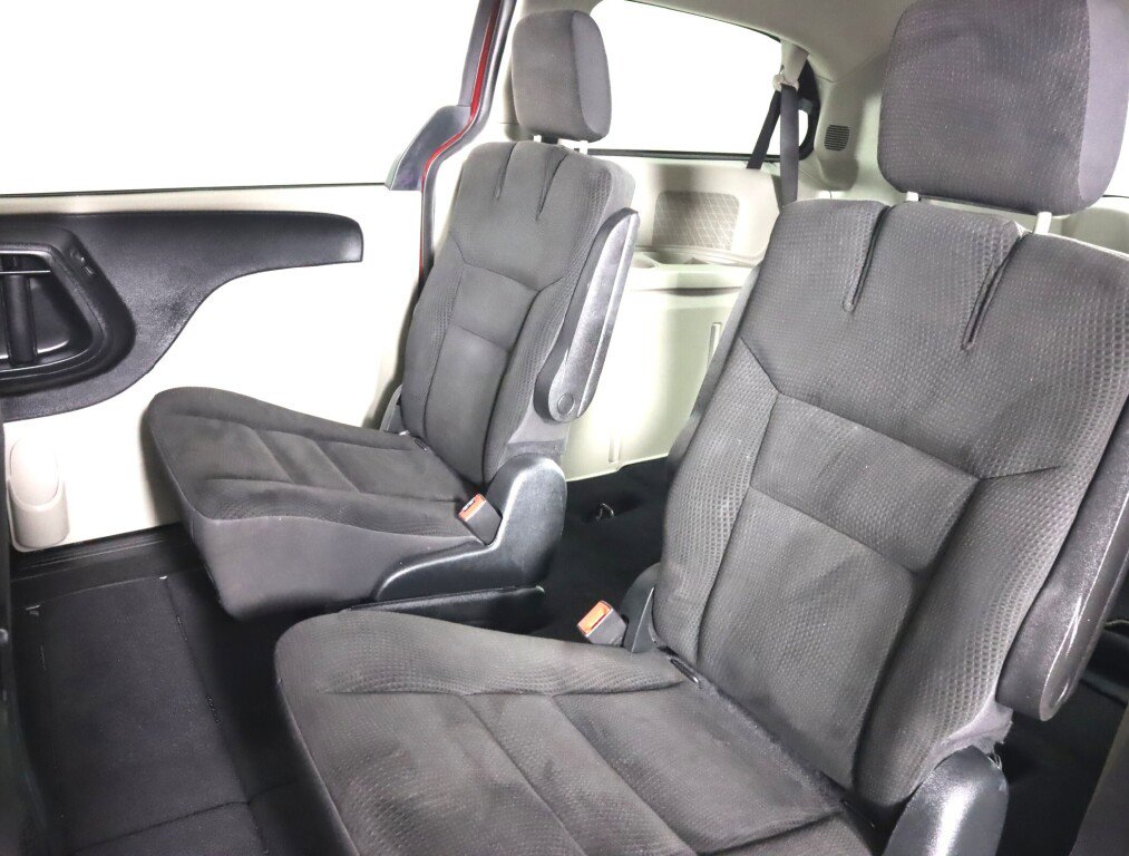 Used 2018 Dodge Grand Caravan SE w/ UConnect Hands-Free Group image 25