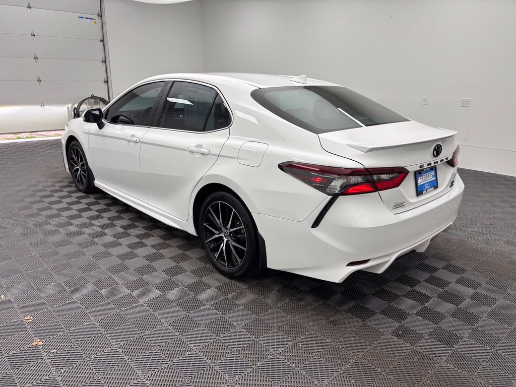 Used 2024 Toyota Camry SE AWD/4WD image 10