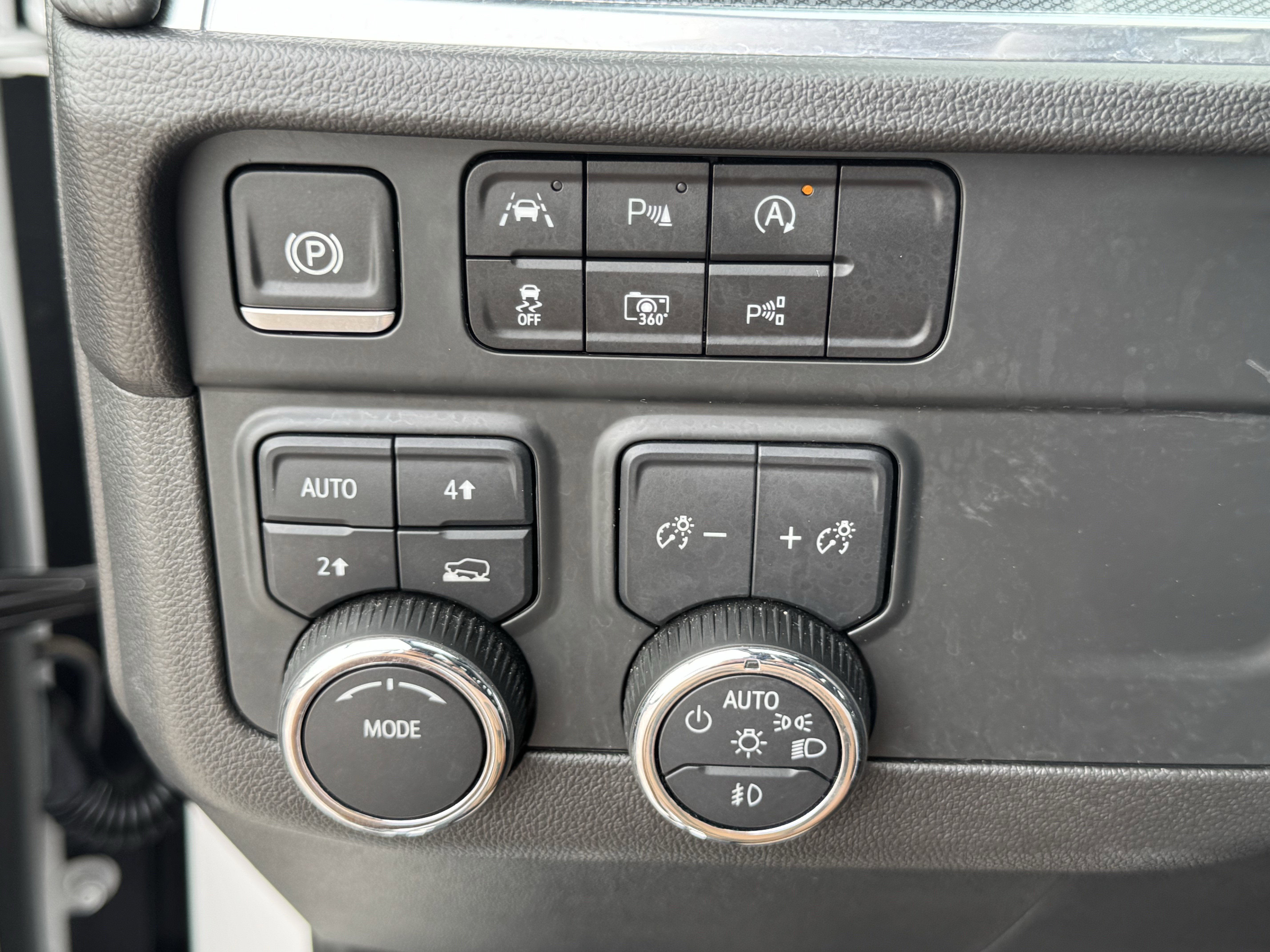 Used 2025 Chevrolet Suburban RST w/ Comfort Package image 26