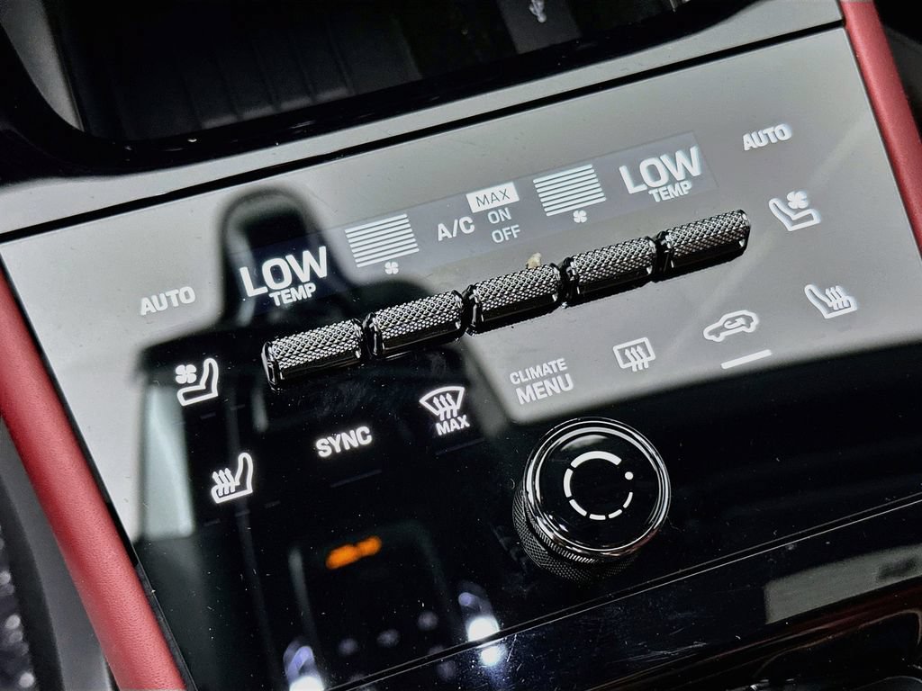 Certified 2024 Porsche Cayenne AWD/4WD image 18