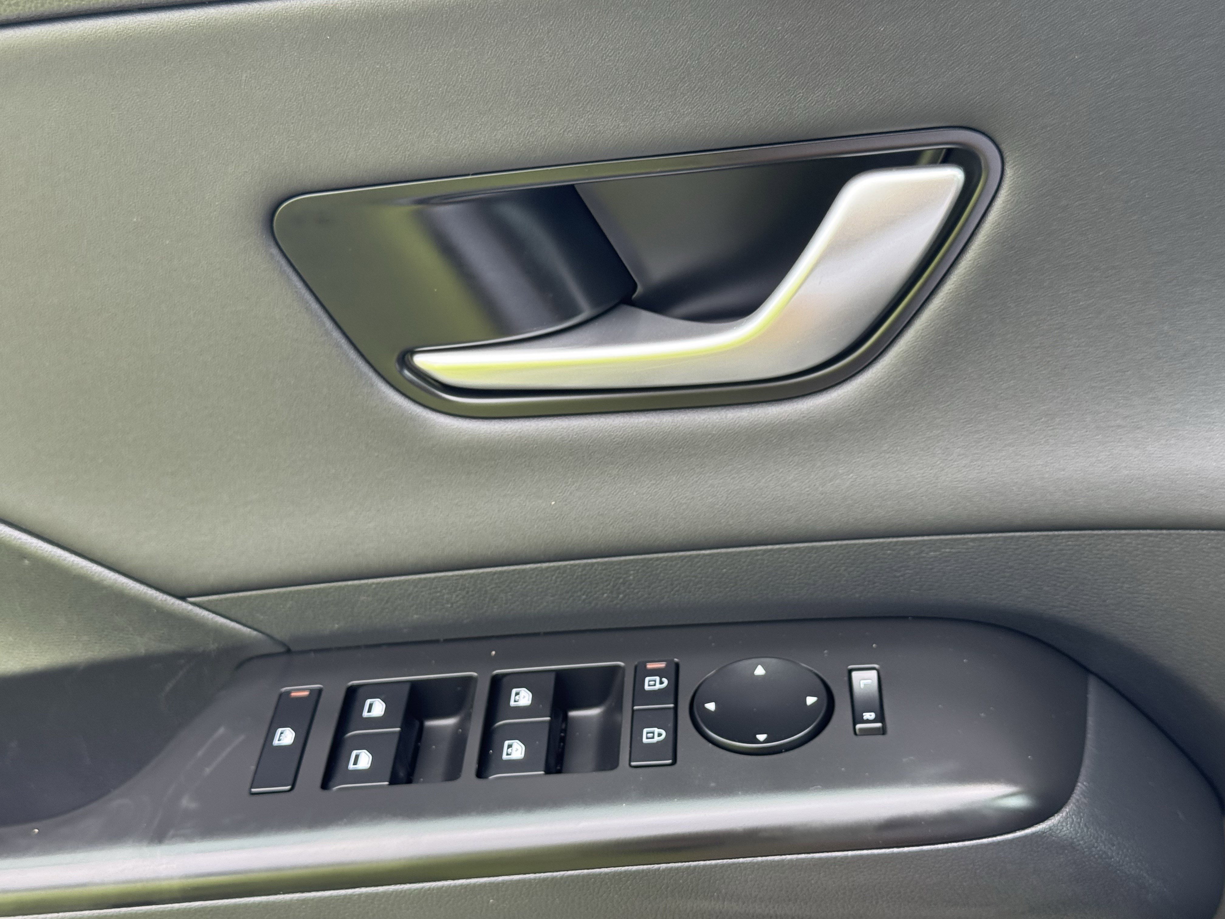 Used 2024 Hyundai Kona Limited FWD image 27