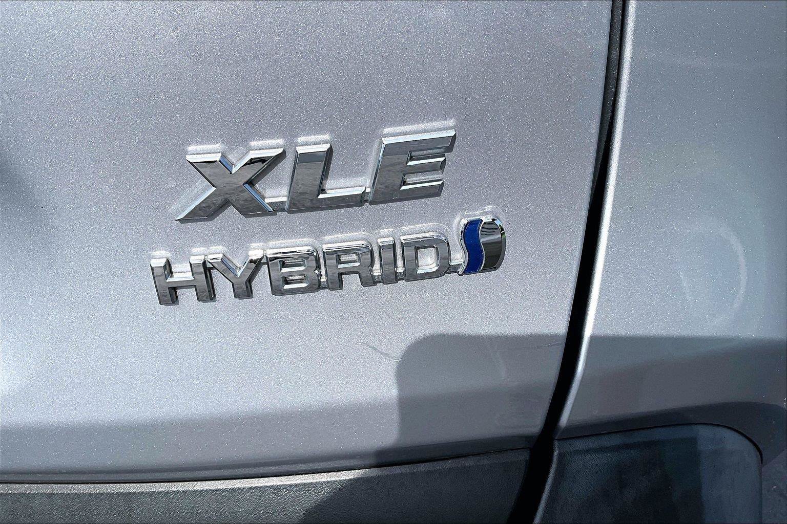 Used 2019 Toyota RAV4 XLE w/ Convenience Package AWD/4WD image 9