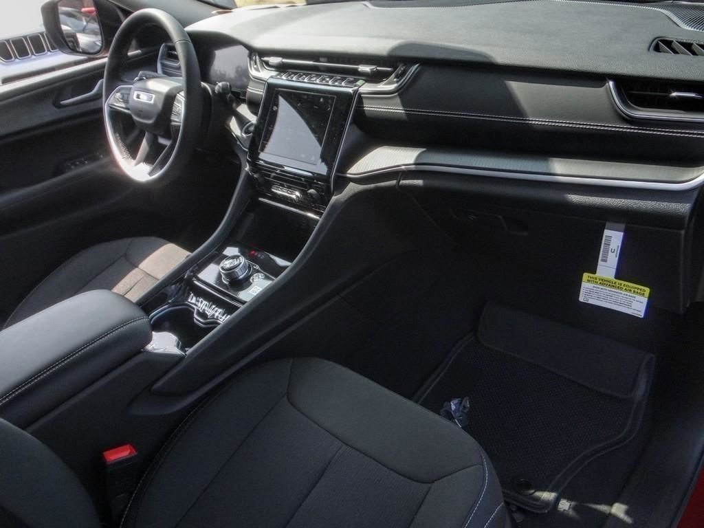 New 2023 Jeep Grand Cherokee L Laredo w/ Trailer Tow Group (B) image 18