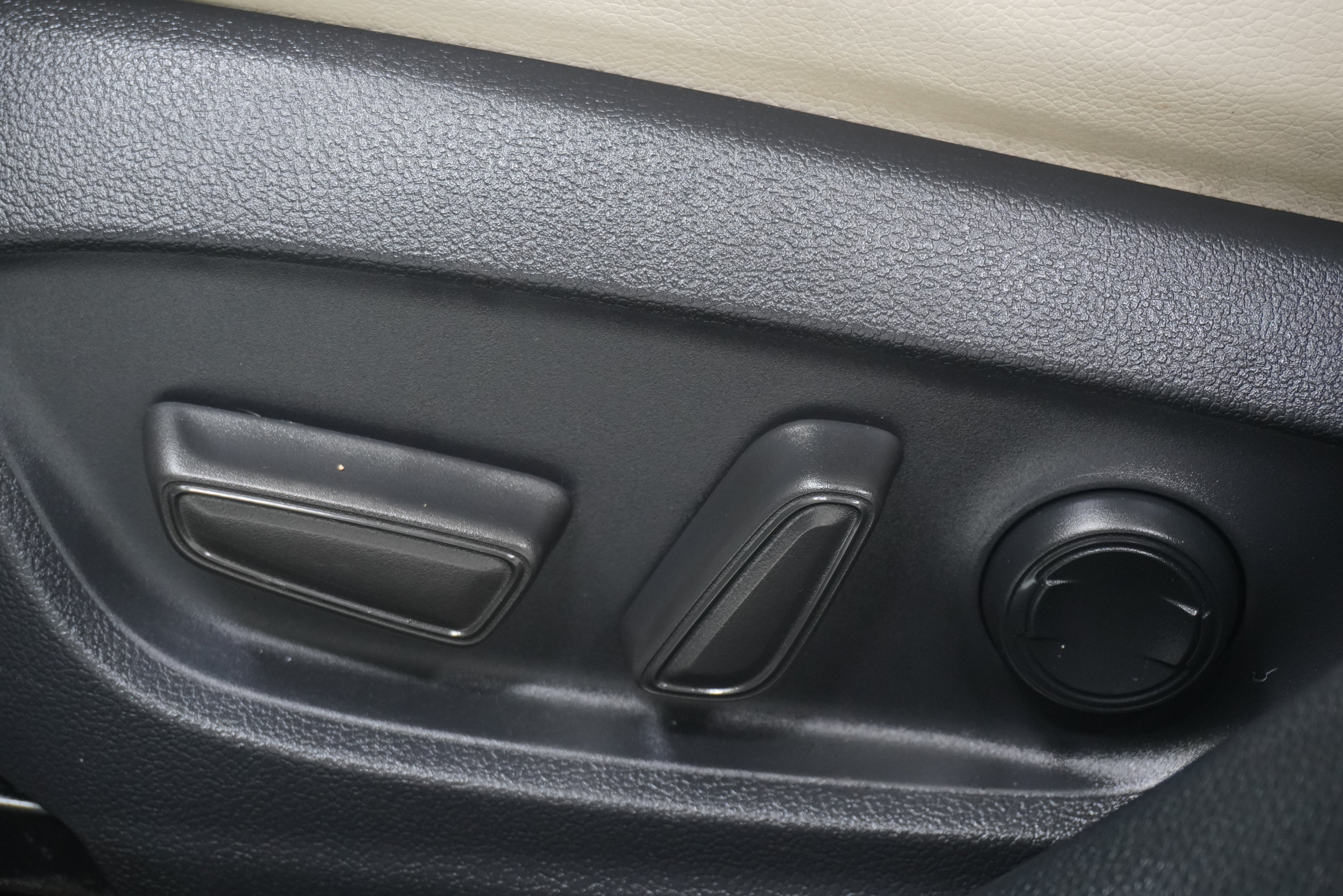 Used 2020 Toyota Corolla XLE FWD image 14