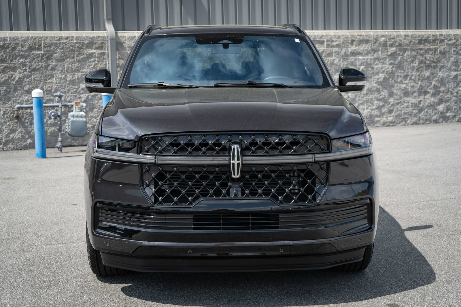 Used 2025 Lincoln Navigator L Reserve w/ Jet Appearance Package AWD/4WD image 9