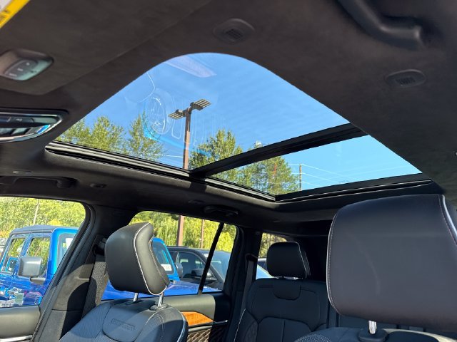 New 2025 Jeep Grand Cherokee Summit AWD/4WD image 27