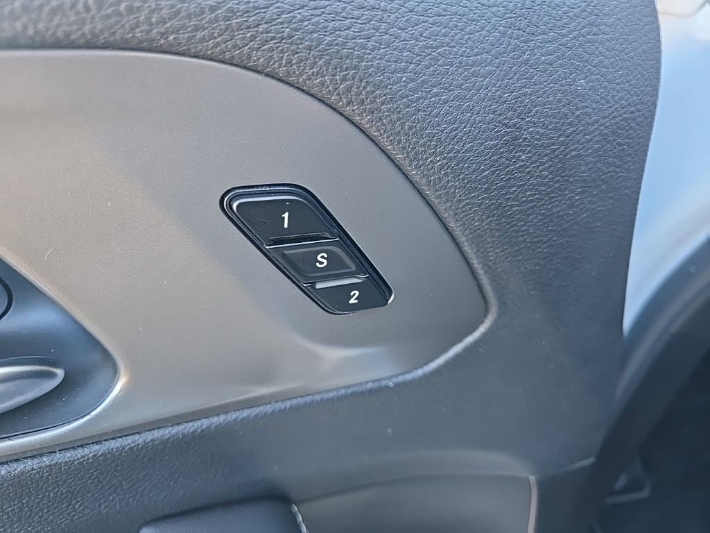 Used 2025 Chrysler Pacifica Select image 29