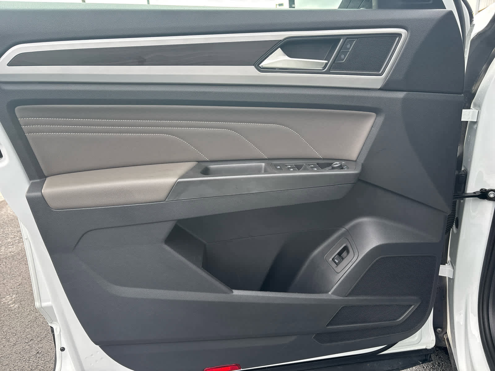 Used 2023 Volkswagen Atlas SE image 29