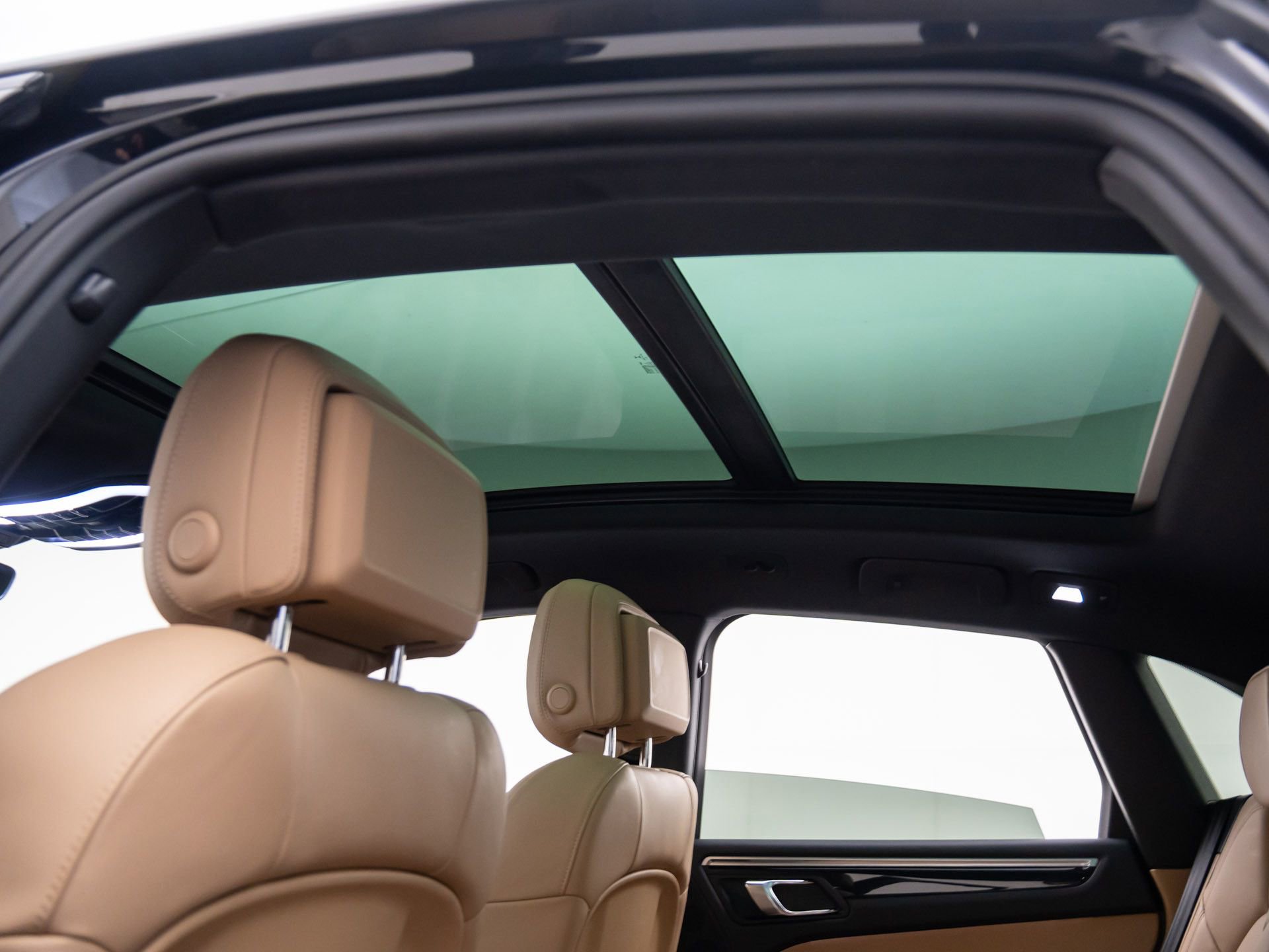 Certified 2021 Porsche Macan S image 18