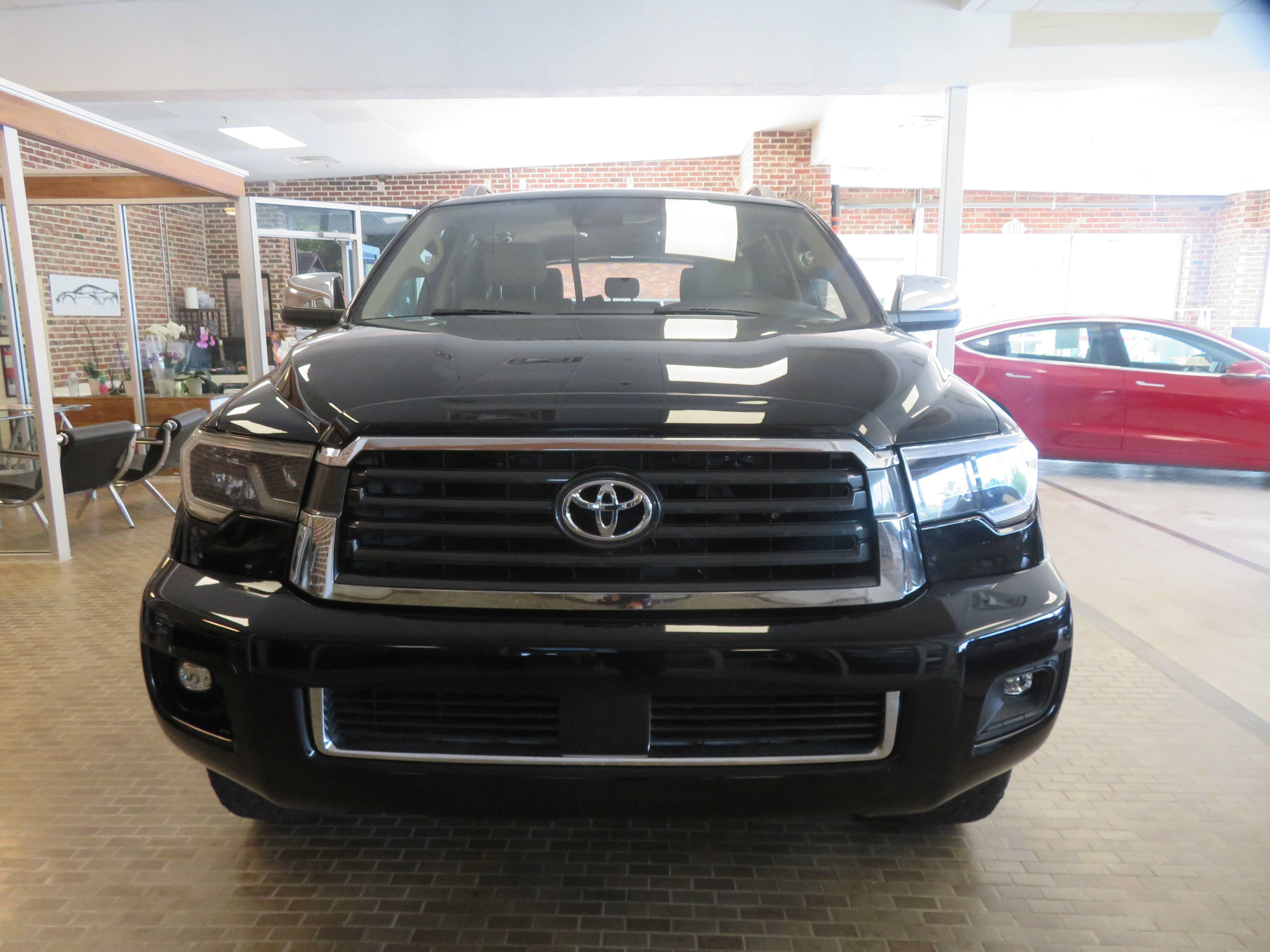 Used 2018 Toyota Sequoia Limited w/ Safety & Convenience Package AWD/4WD image 2