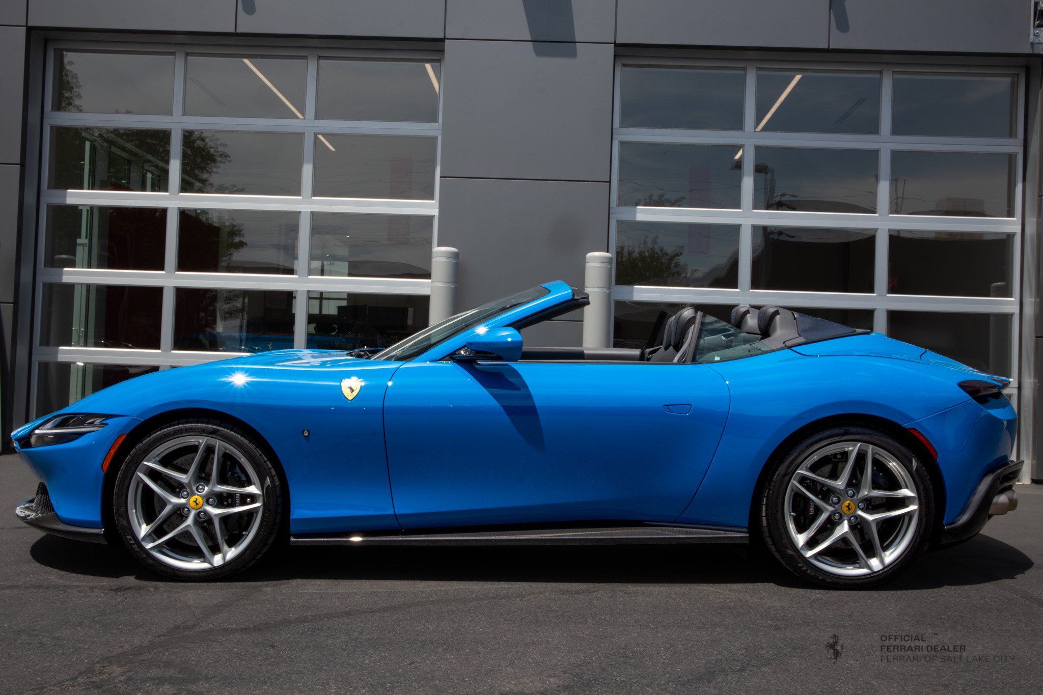 Used 2024 Ferrari Roma Spider RWD image 2