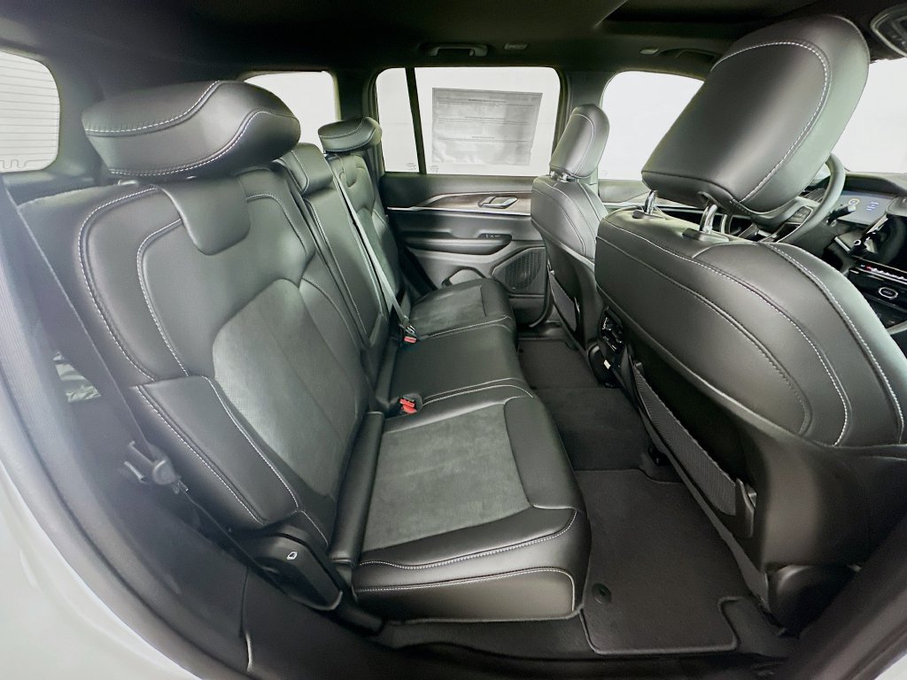 New 2026 Jeep Grand Cherokee Altitude AWD/4WD image 35
