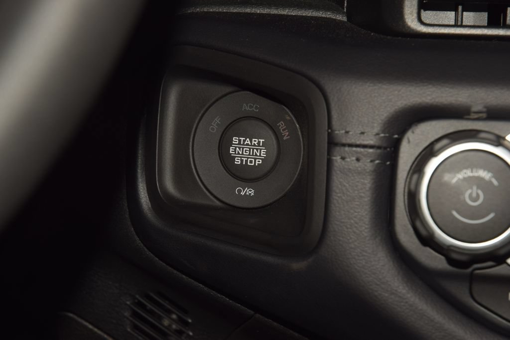 Used 2025 Jeep Wrangler Unlimited Sahara AWD/4WD image 35