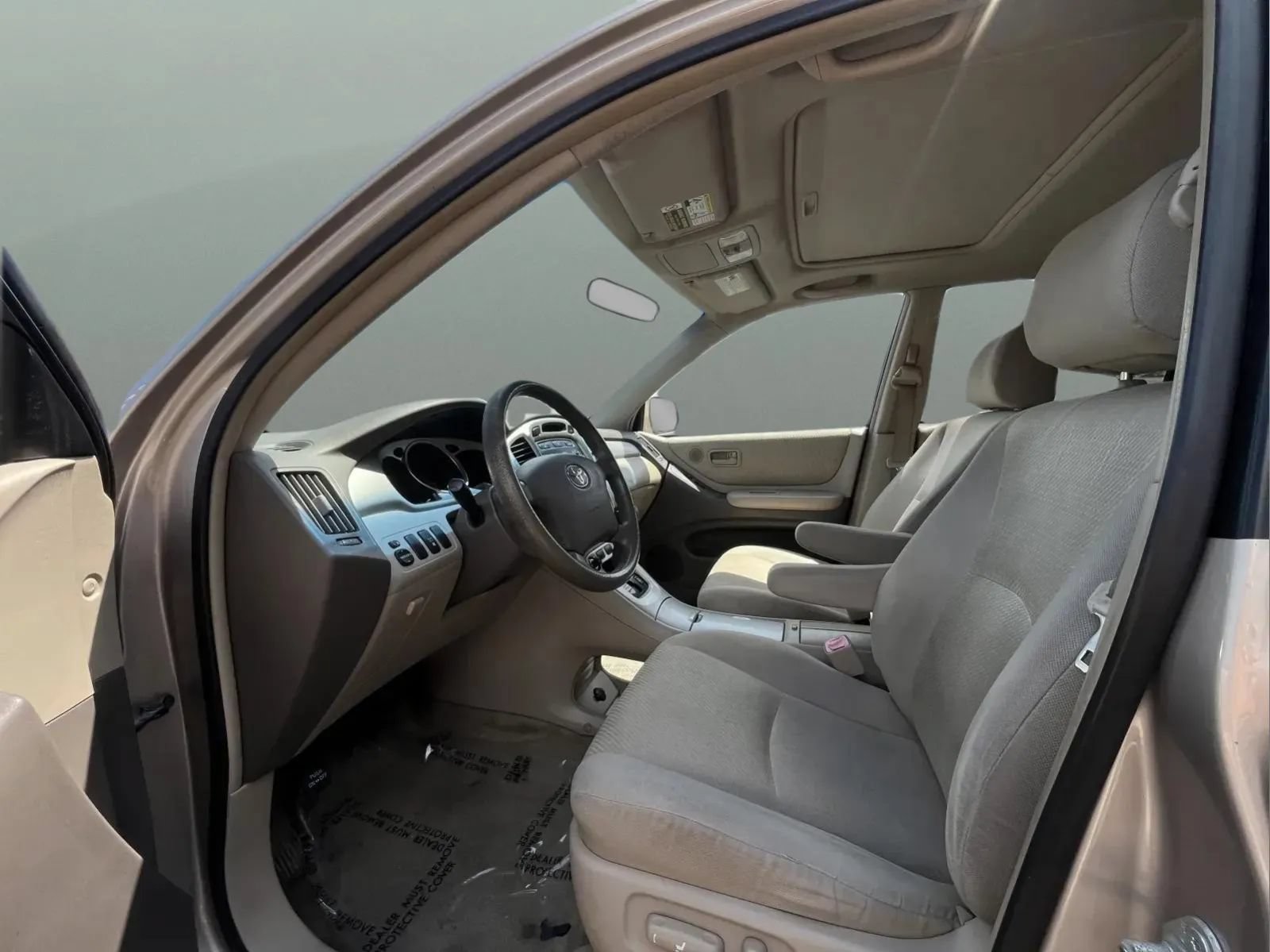 Used 2005 Toyota Highlander 4WD V6 w/ 3rd Row image 12